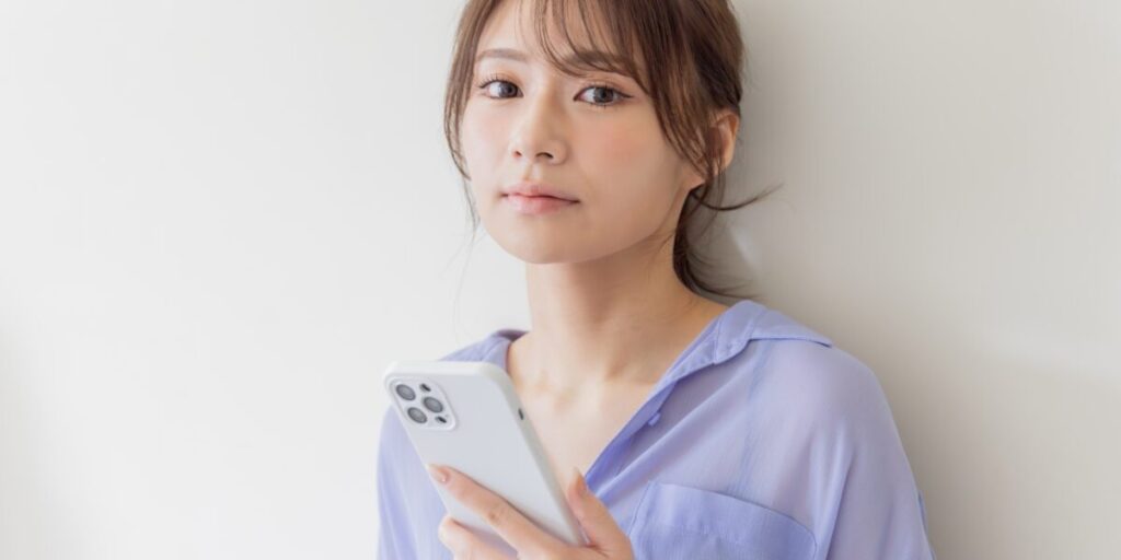 Apple公式サポートウェブサイトにアクセスし、「Apple IDとiCloud」カテゴリから「Apple IDが無効またはロックされている」を選択します。